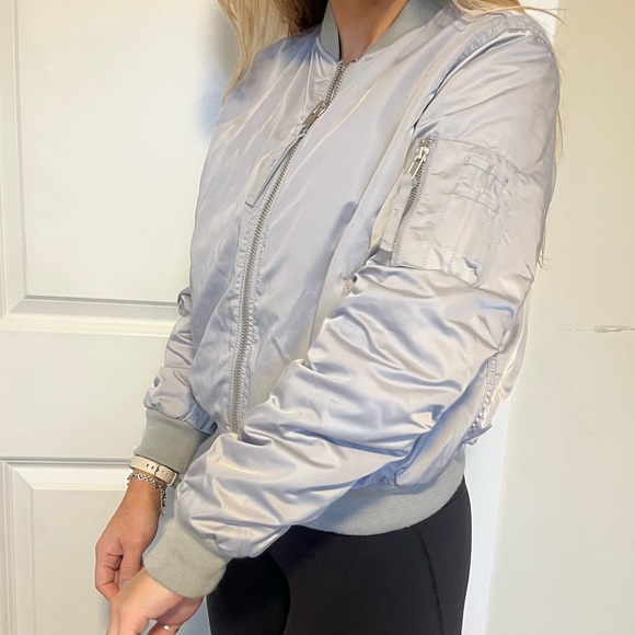 Grey XS bomber jacket, lavender colour inside. Excellent condition, satin feel - Picture 14 of 15